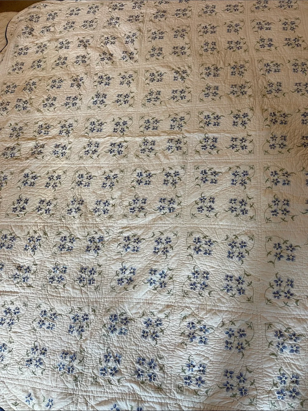 Quilted embroidered floral bedspread reversible king